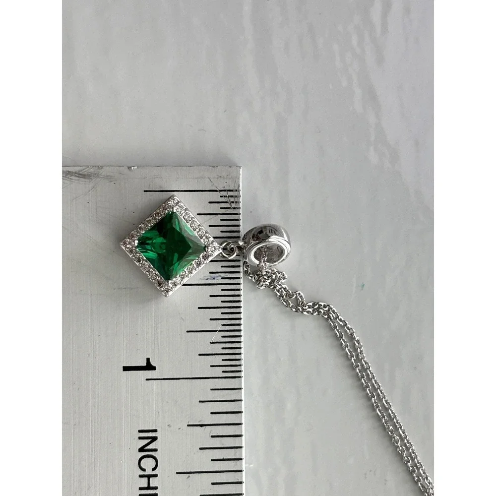 Necklace Silver Tone Emerald Green Square Pendant Lobster Clasp New with Tags
